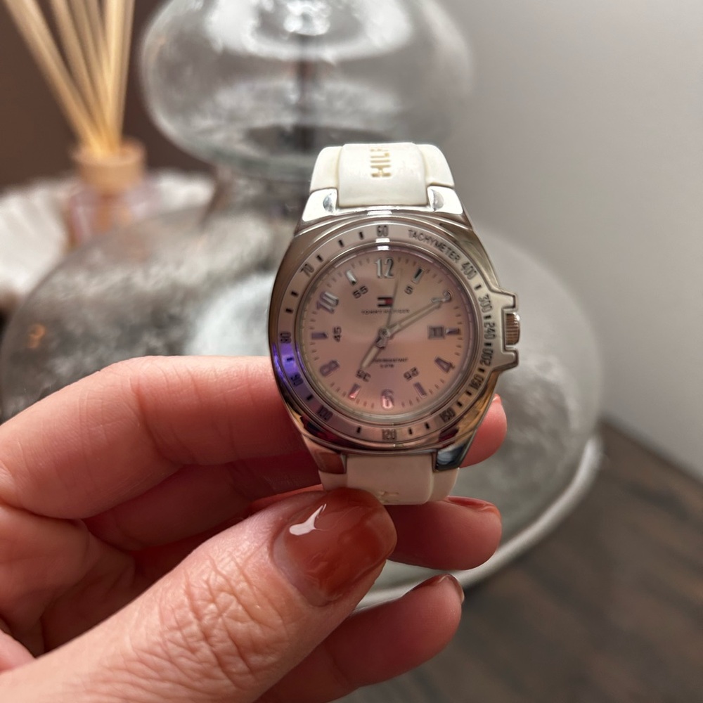 Tommy Hilfiger Stylish Silver and White Wearable Watch